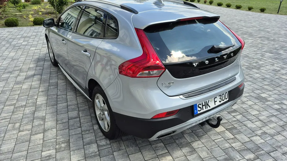 VOLVO V40 -