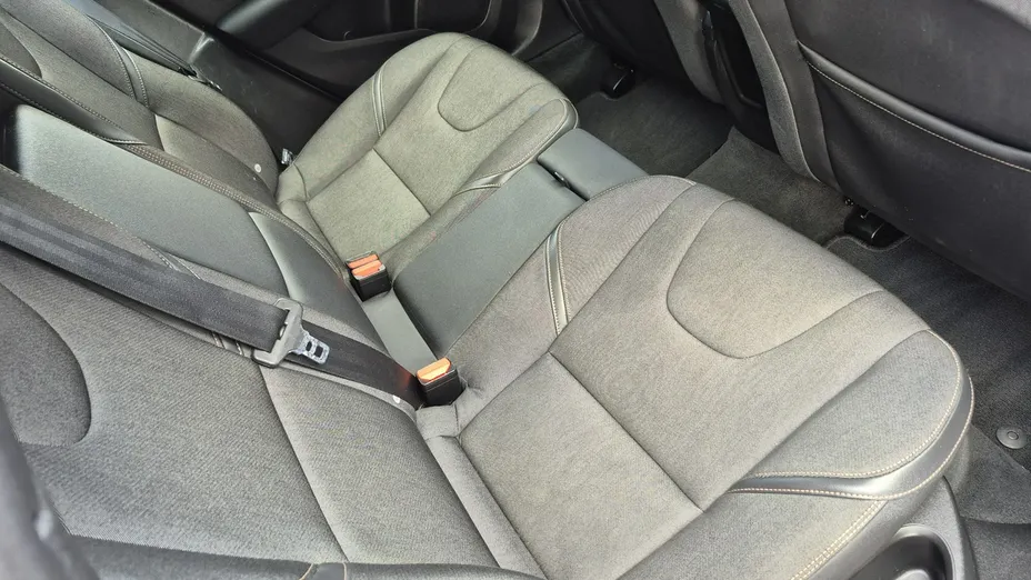 VOLVO V40 -