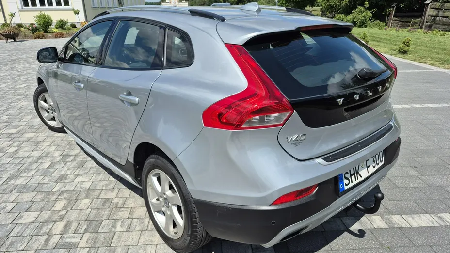 VOLVO V40 -