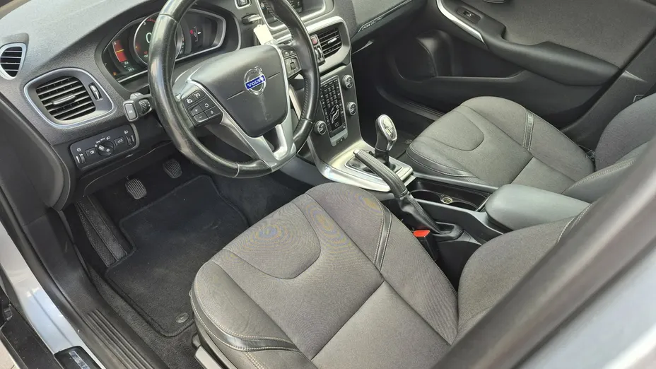 VOLVO V40 -