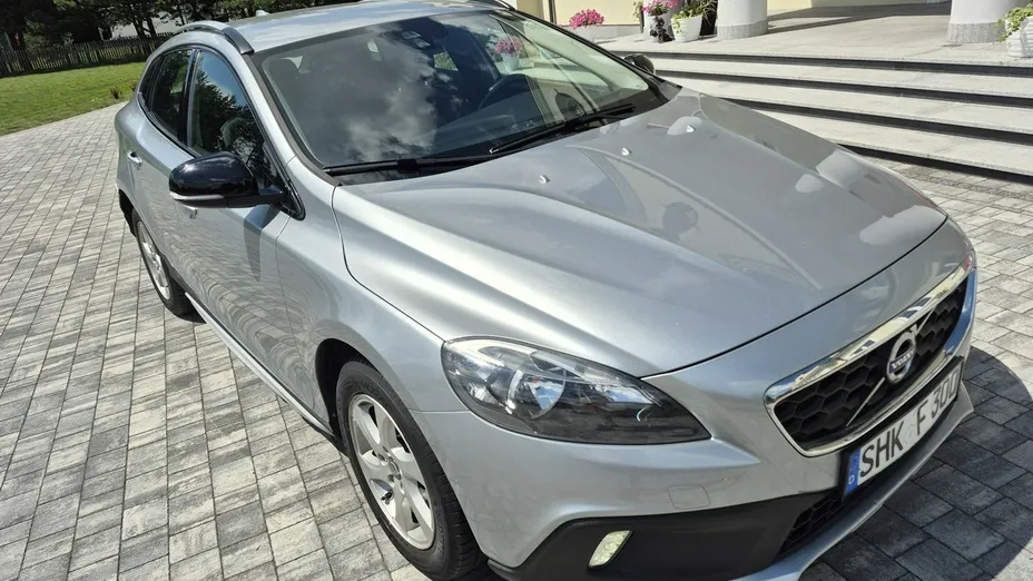 VOLVO V40 -