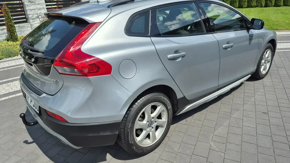 VOLVO V40 -