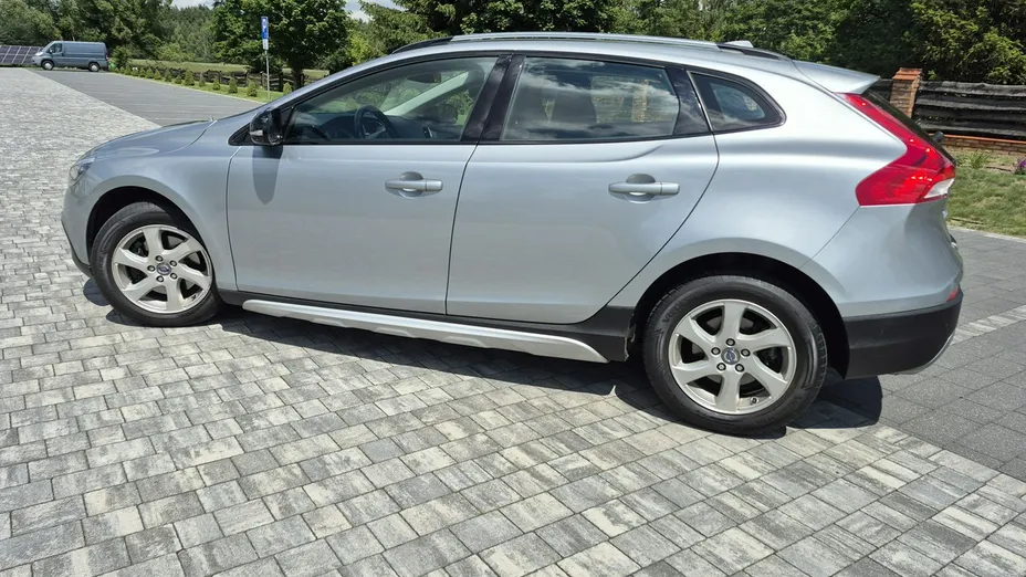 VOLVO V40 -