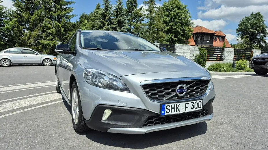 VOLVO V40 -
