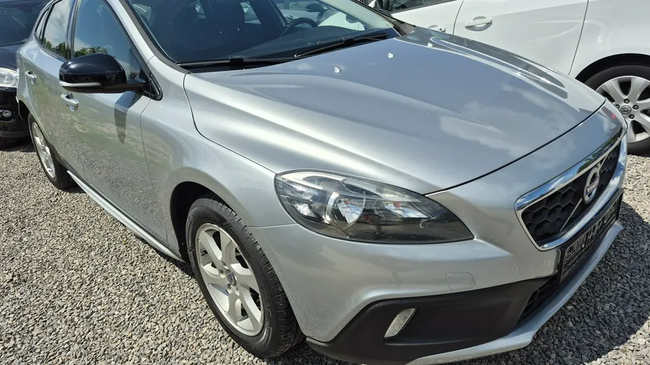 VOLVO V40 -