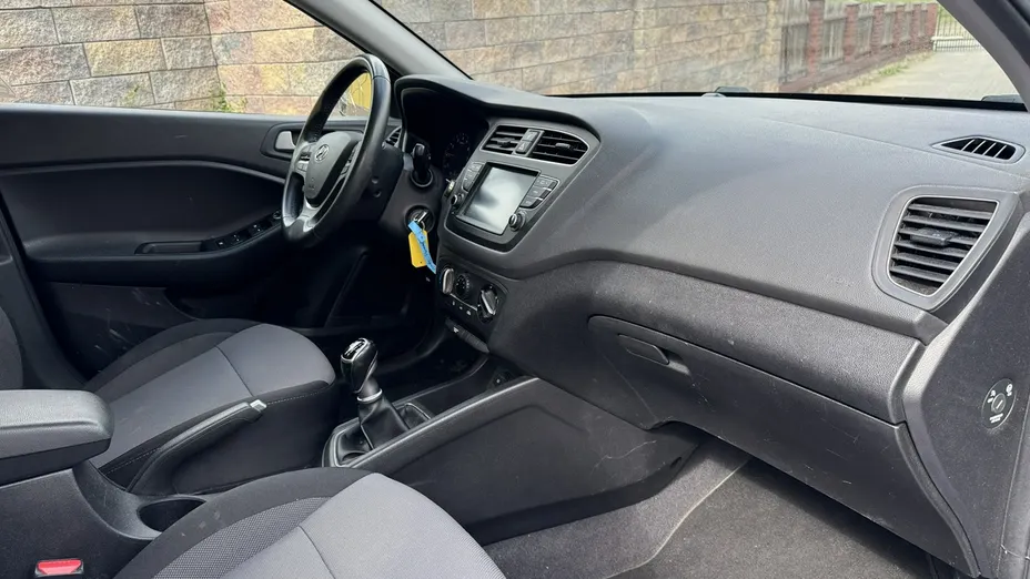 HYUNDAI i20 -