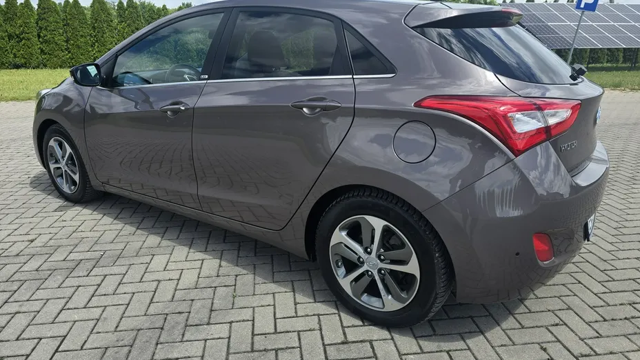 HYUNDAI i30 -