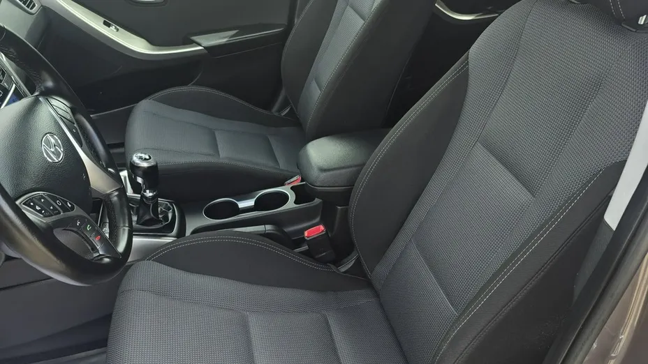 HYUNDAI i30 -