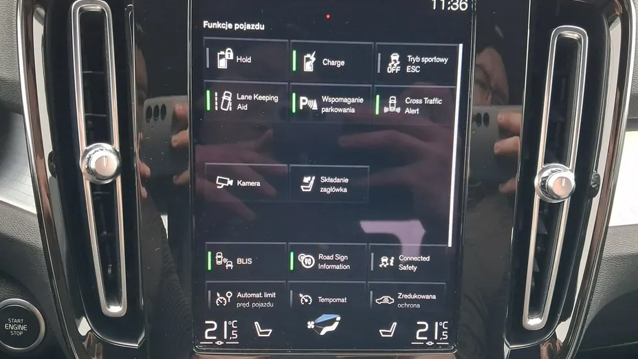VOLVO XC40 -