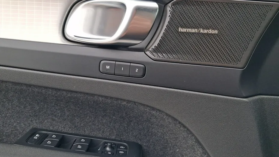 VOLVO XC40 -