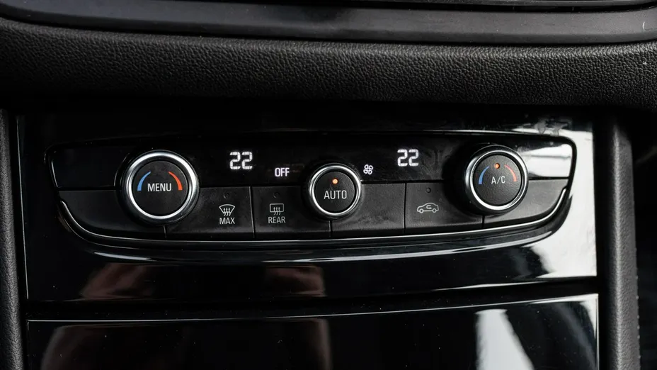 OPEL Grandland X -