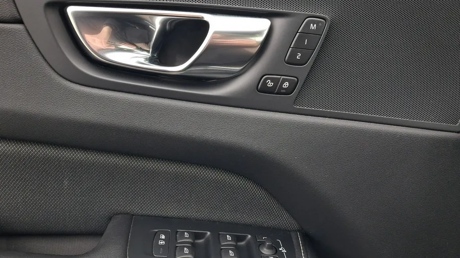 VOLVO XC60 -