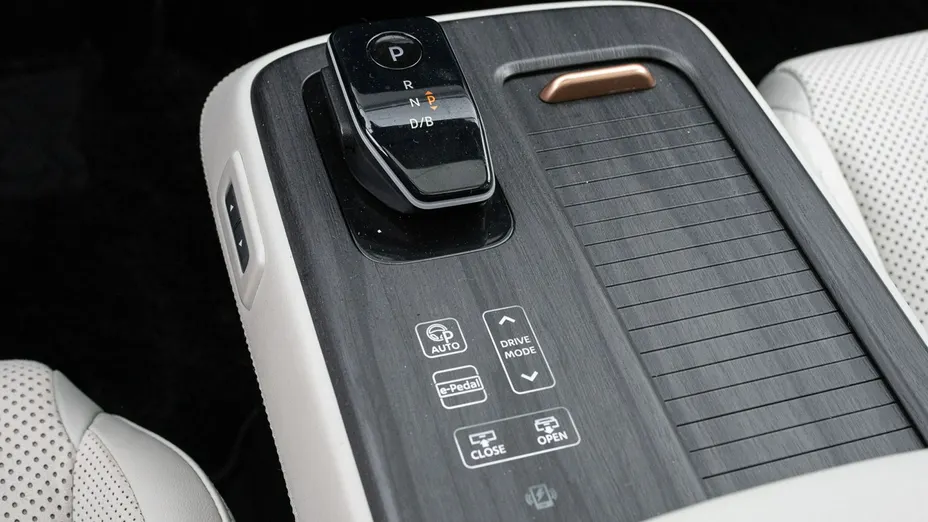 NISSAN Ariya -