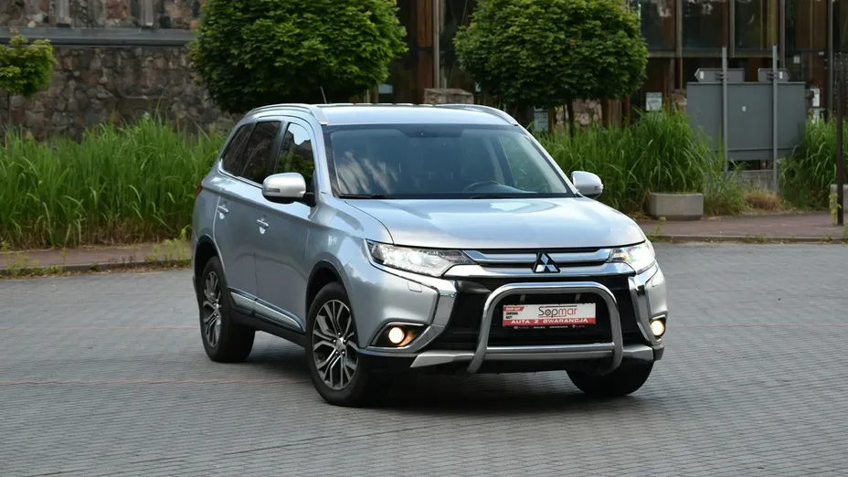 MITSUBISHI Outlander -