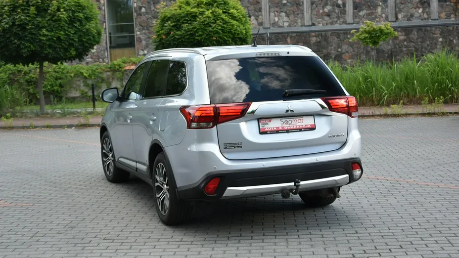 MITSUBISHI Outlander -