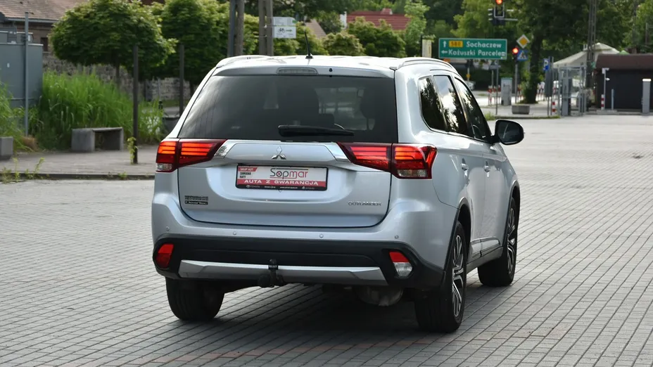 MITSUBISHI Outlander -