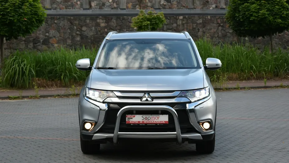 MITSUBISHI Outlander -