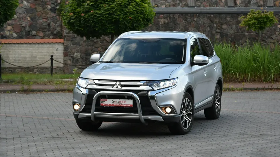 MITSUBISHI Outlander -