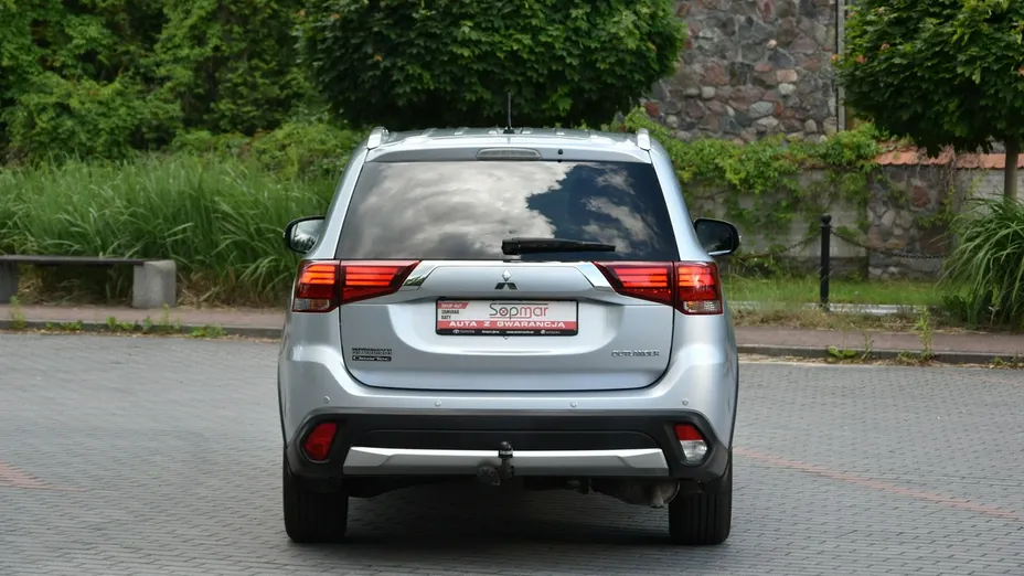 MITSUBISHI Outlander -