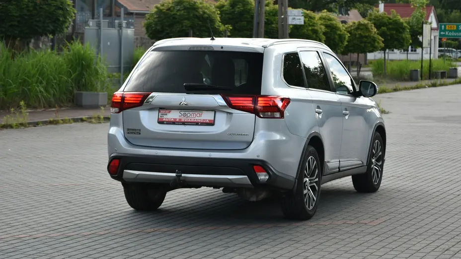 MITSUBISHI Outlander -