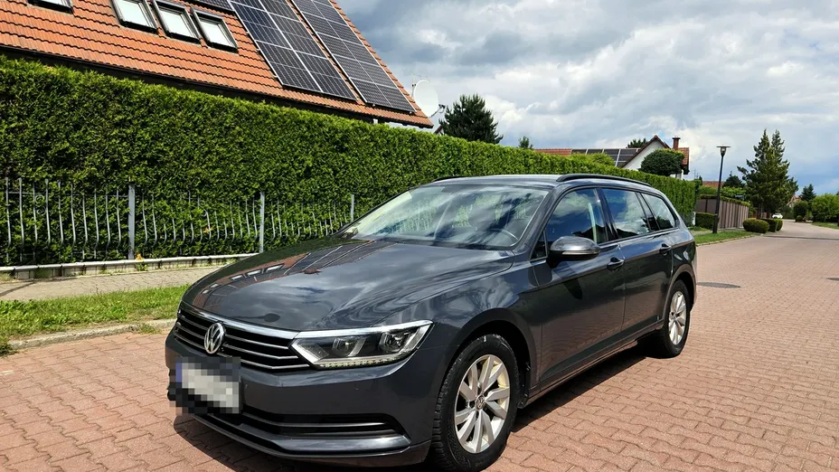 VOLKSWAGEN Passat -