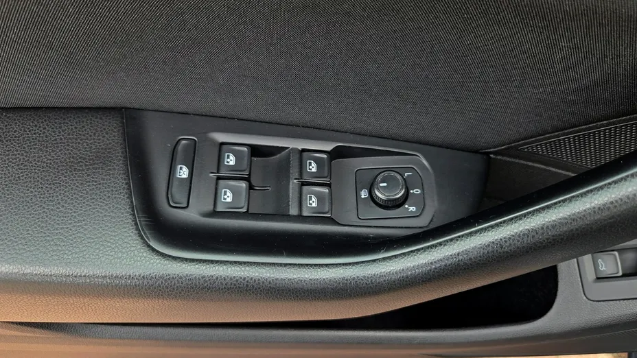 VOLKSWAGEN Passat -