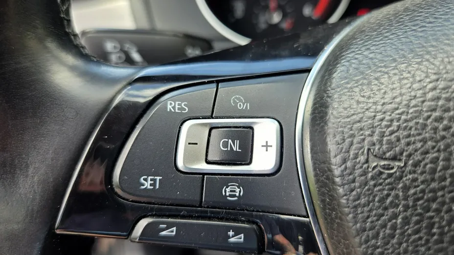 VOLKSWAGEN Passat -