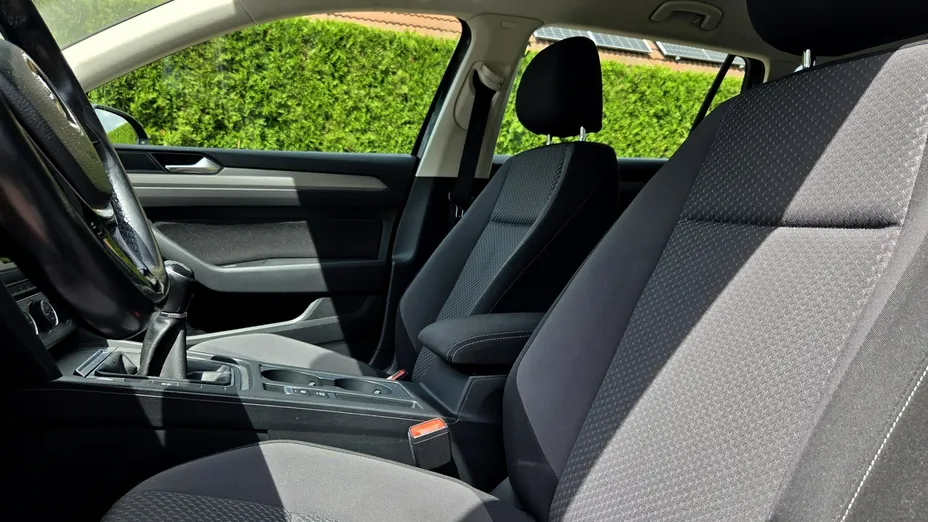 VOLKSWAGEN Passat -
