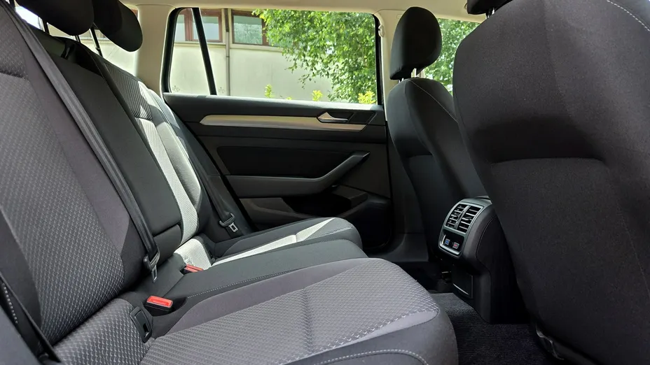 VOLKSWAGEN Passat -