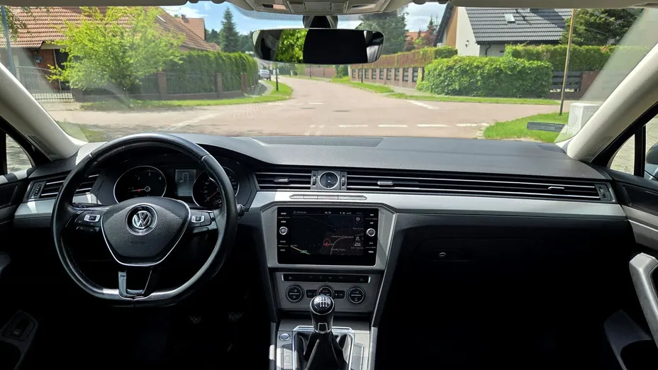 VOLKSWAGEN Passat -