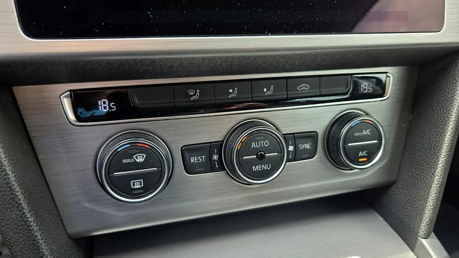 VOLKSWAGEN Passat -