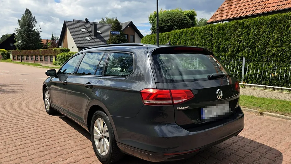 VOLKSWAGEN Passat -