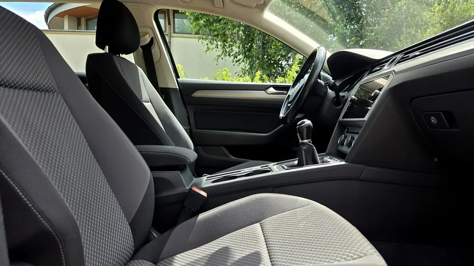 VOLKSWAGEN Passat -