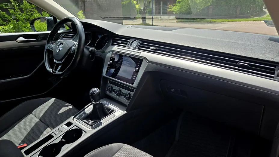 VOLKSWAGEN Passat -