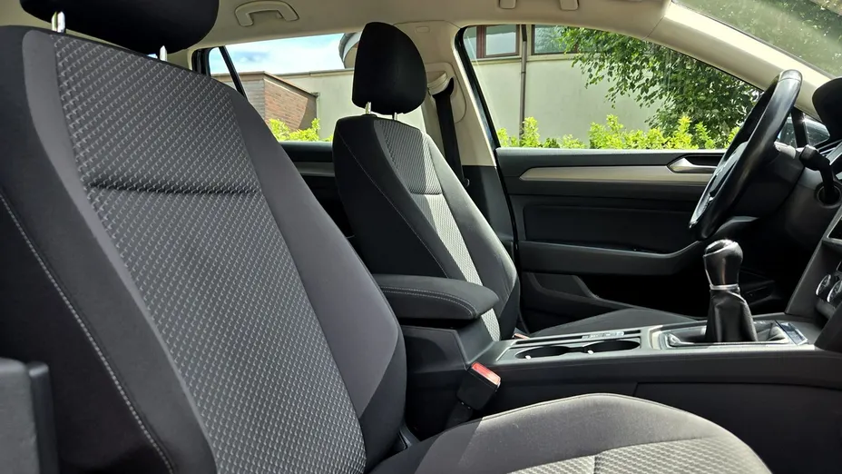 VOLKSWAGEN Passat -