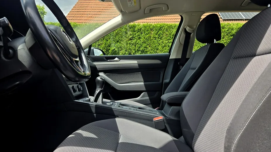VOLKSWAGEN Passat -