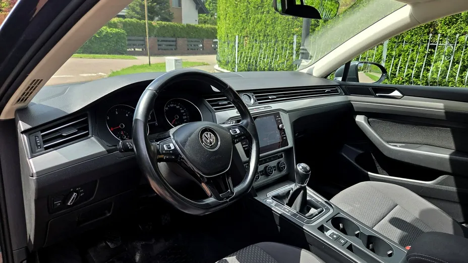 VOLKSWAGEN Passat -