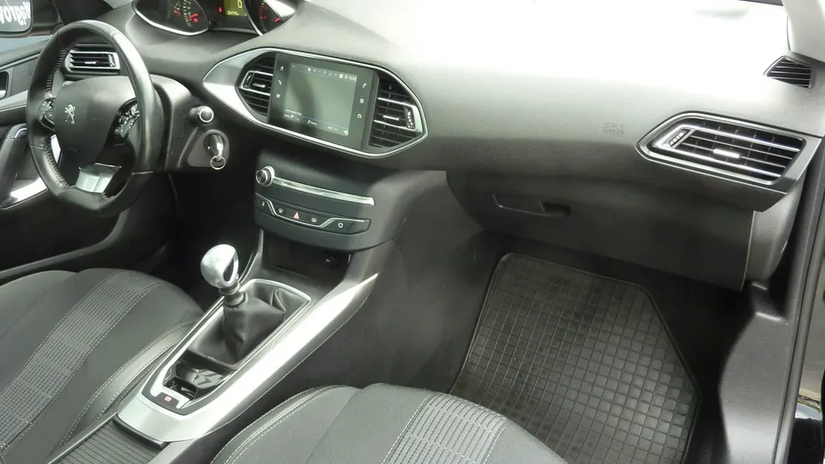 PEUGEOT 308 -