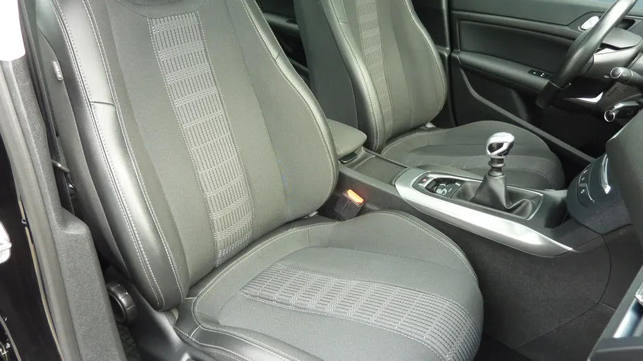 PEUGEOT 308 -