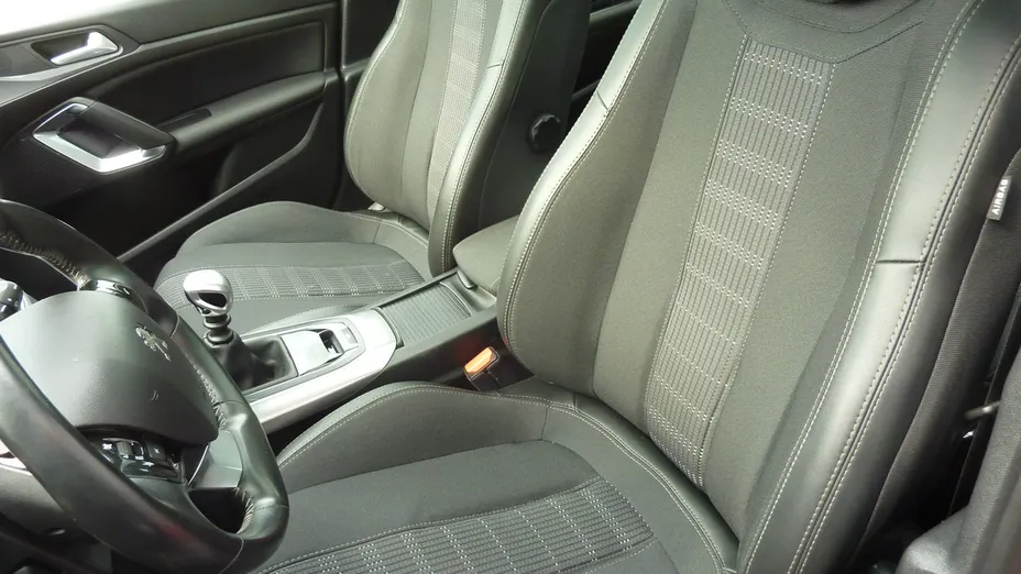 PEUGEOT 308 -