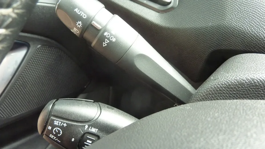 PEUGEOT 308 -
