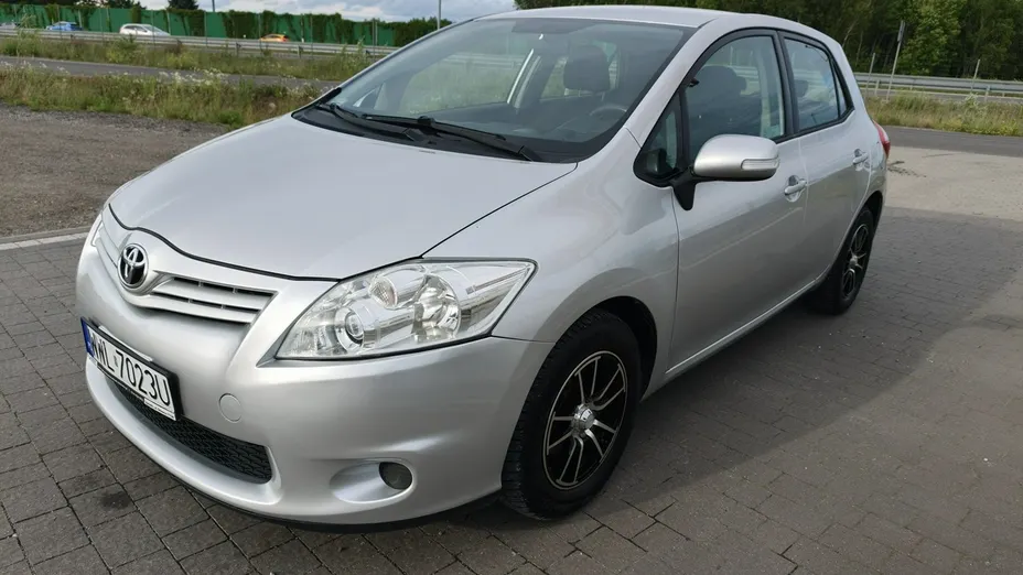 TOYOTA Auris -