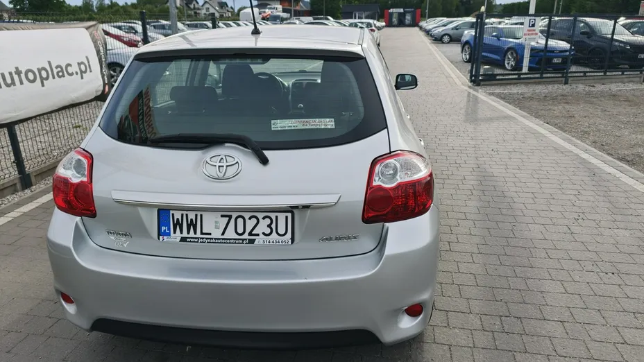 TOYOTA Auris -
