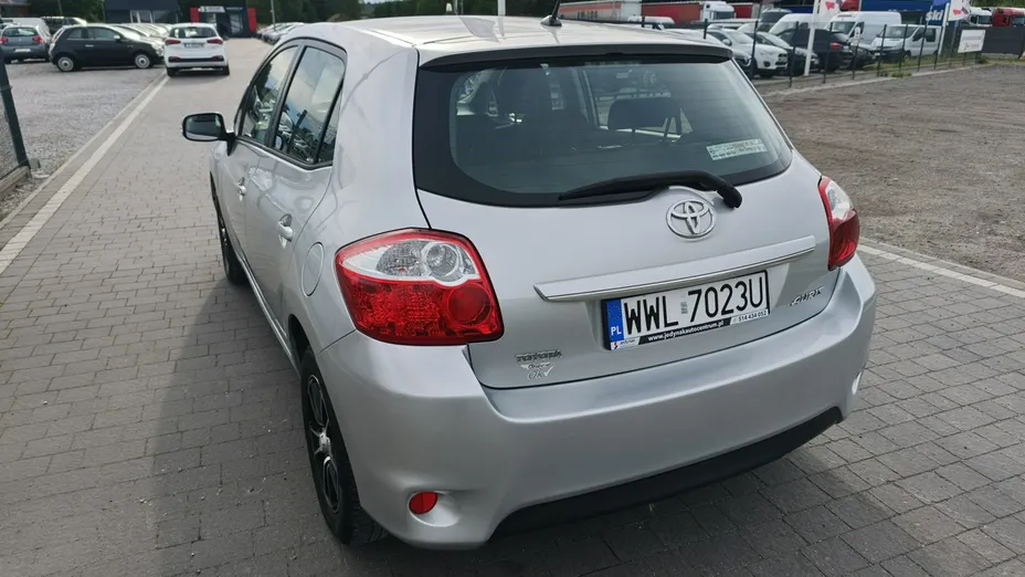 TOYOTA Auris -