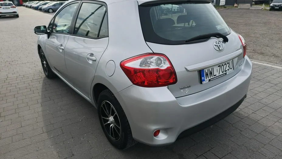 TOYOTA Auris -