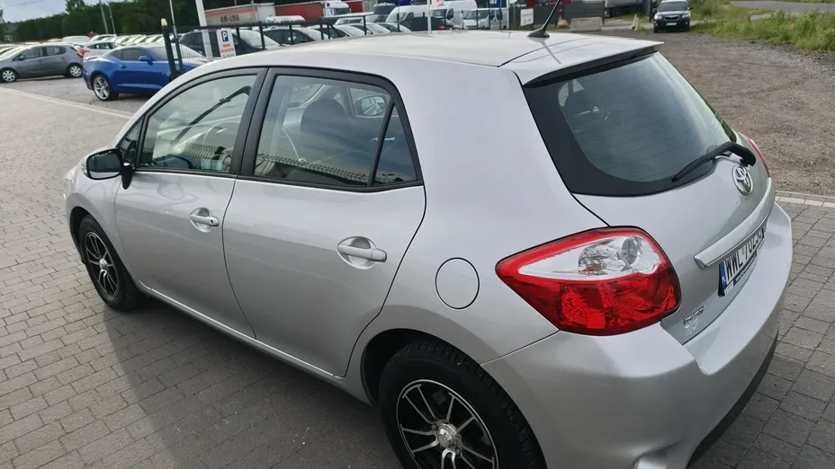 TOYOTA Auris -