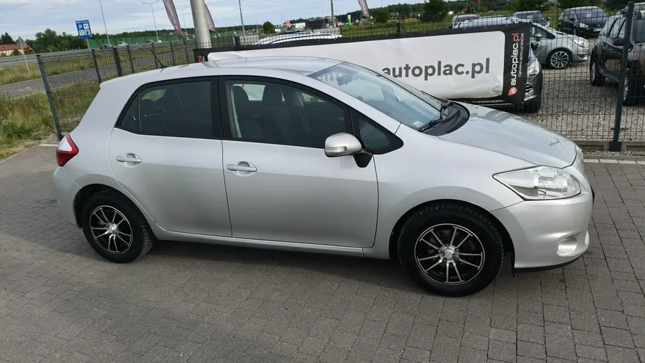 TOYOTA Auris -