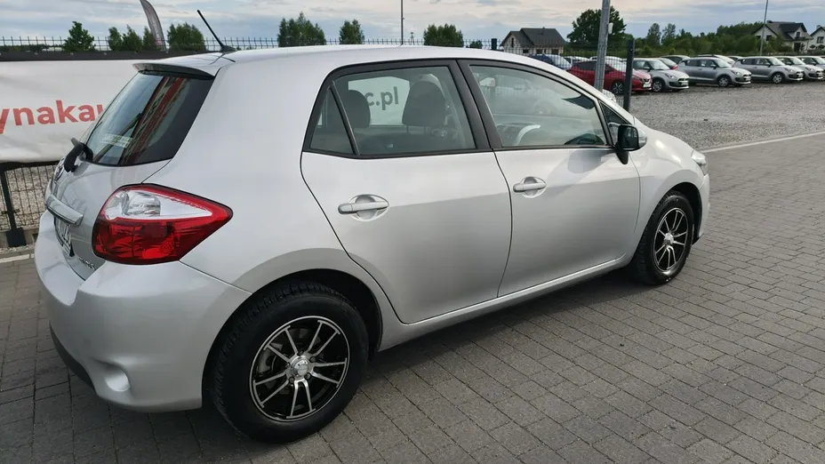 TOYOTA Auris -