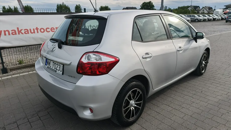 TOYOTA Auris -