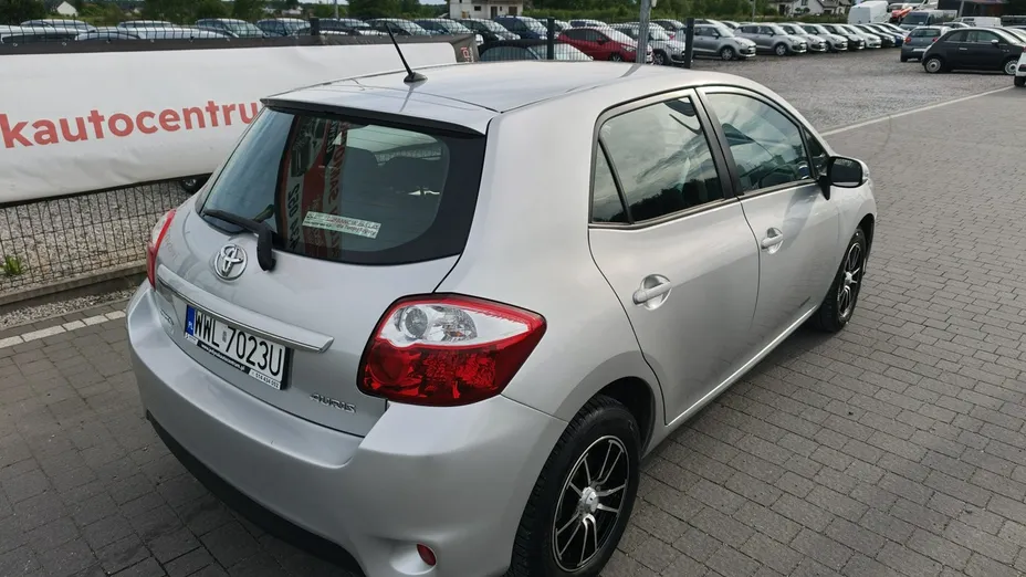 TOYOTA Auris -